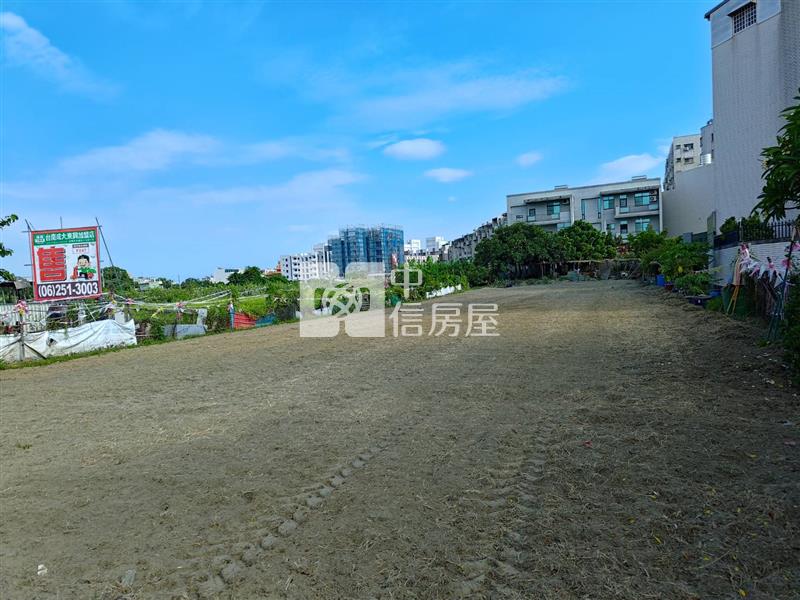 龍王段己重劃金三角裡建地房屋室內格局與周邊環境