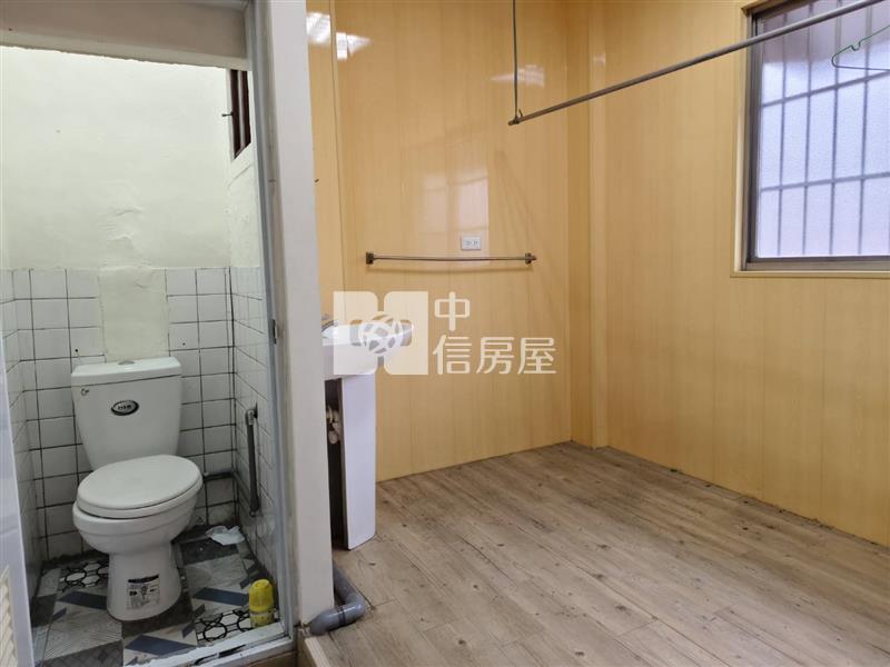 育英小屋房屋室內格局與周邊環境