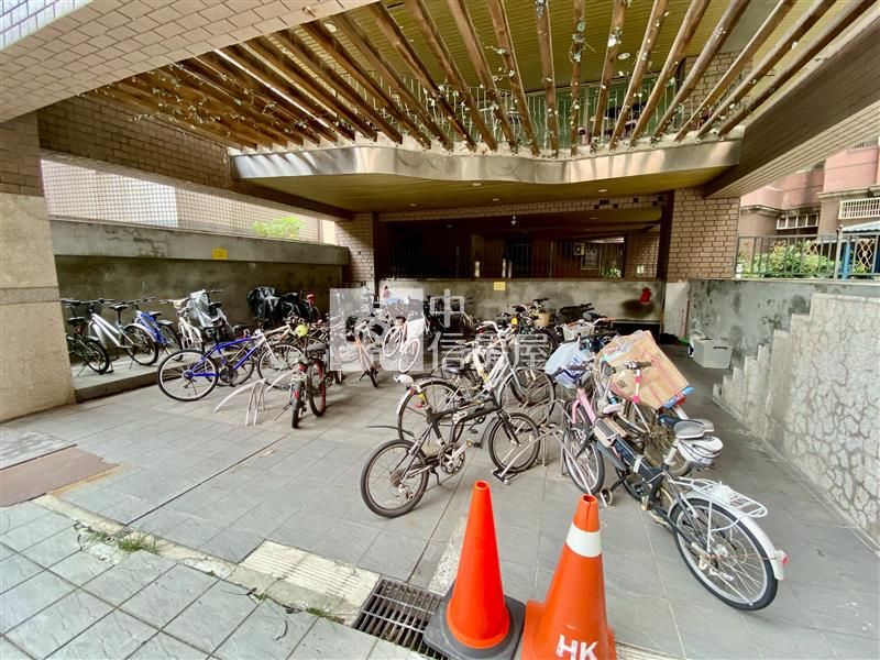 (城市經典)五權車站旁陽台美套房~另有車位可買房屋室內格局與周邊環境