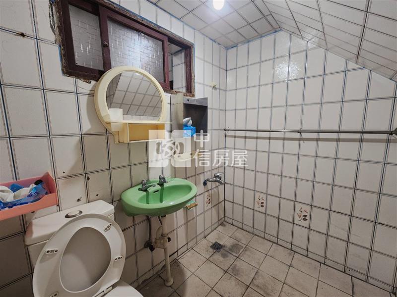 低總價華勛核心正大馬路旁店住透天房屋室內格局與周邊環境