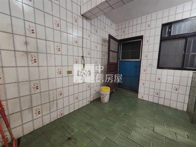低總價華勛核心正大馬路旁店住透天房屋室內格局與周邊環境