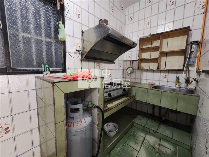 低總價華勛核心正大馬路旁店住透天房屋室內格局與周邊環境