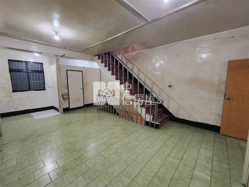 低總價華勛核心正大馬路旁店住透天房屋室內格局與周邊環境