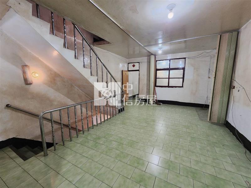 低總價華勛核心正大馬路旁店住透天房屋室內格局與周邊環境