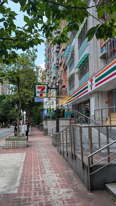 【星鑽】(專委)國宅黃金一樓店面房屋室內格局與周邊環境
