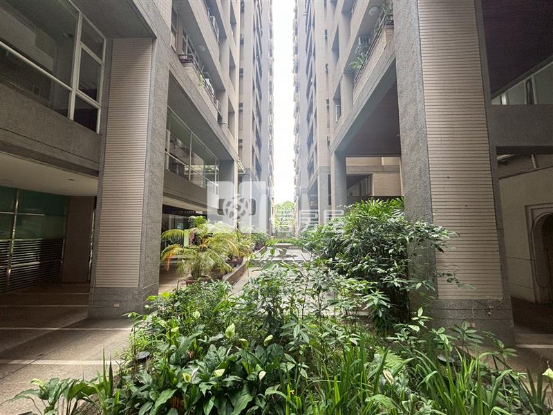 中山醫大慶雙鐵站｜公園苑採光四房雙車房屋室內格局與周邊環境