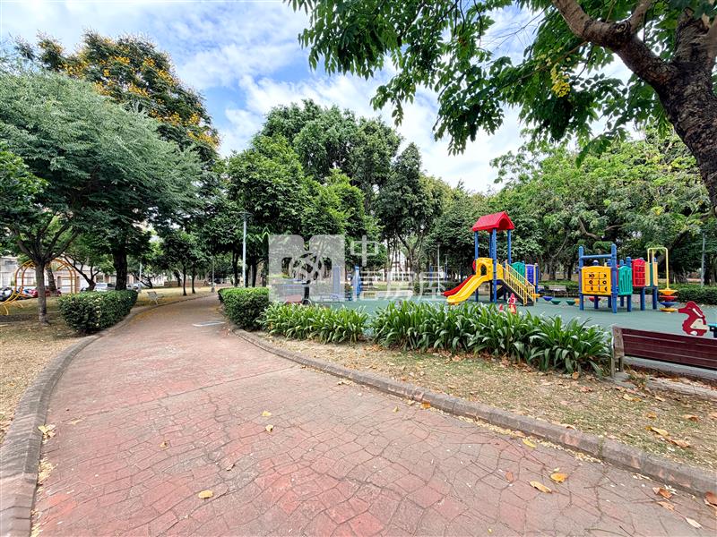 中山醫公園苑四房雙車房屋室內格局與周邊環境