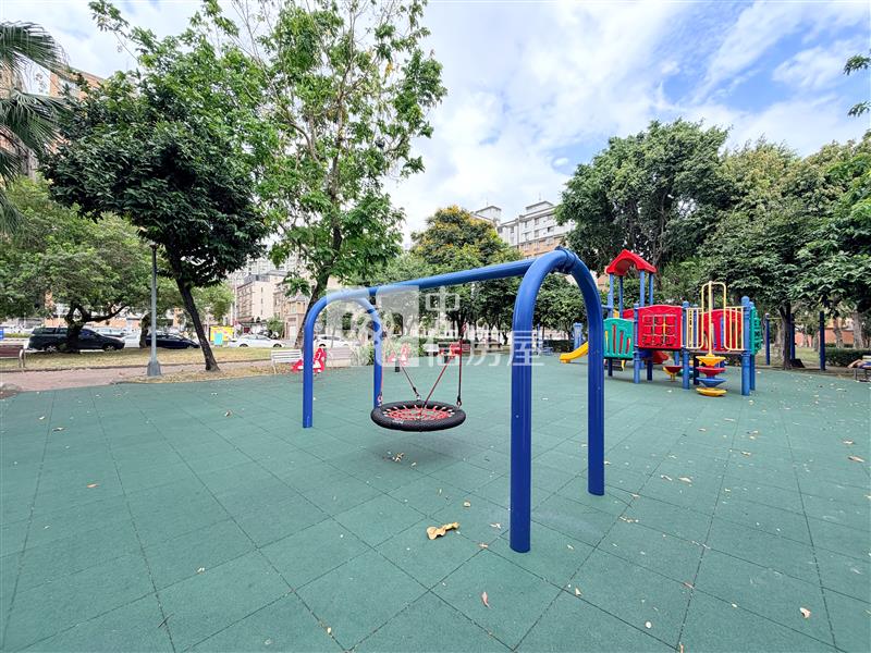 中山醫公園苑四房雙車房屋室內格局與周邊環境