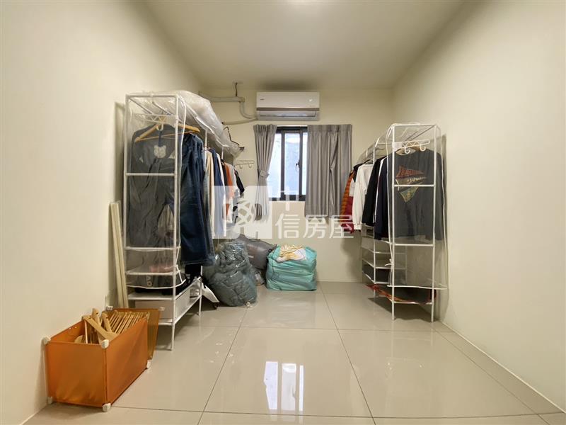 烏日4年屋3房雙車美別墅房屋室內格局與周邊環境