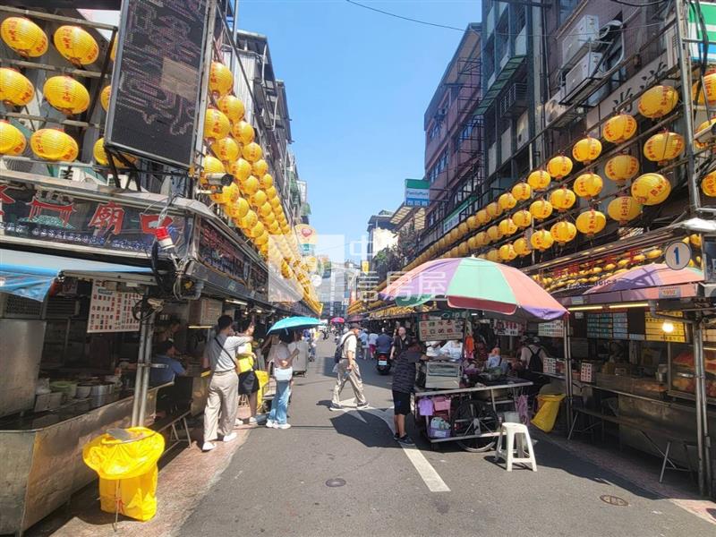麗榮皇冠15樓房屋室內格局與周邊環境