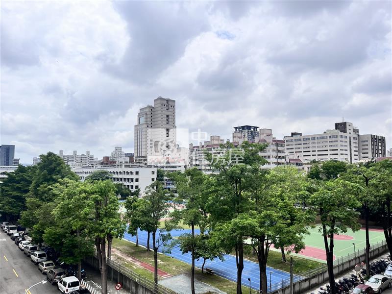 美術館旁陽光海岸美套房房屋室內格局與周邊環境