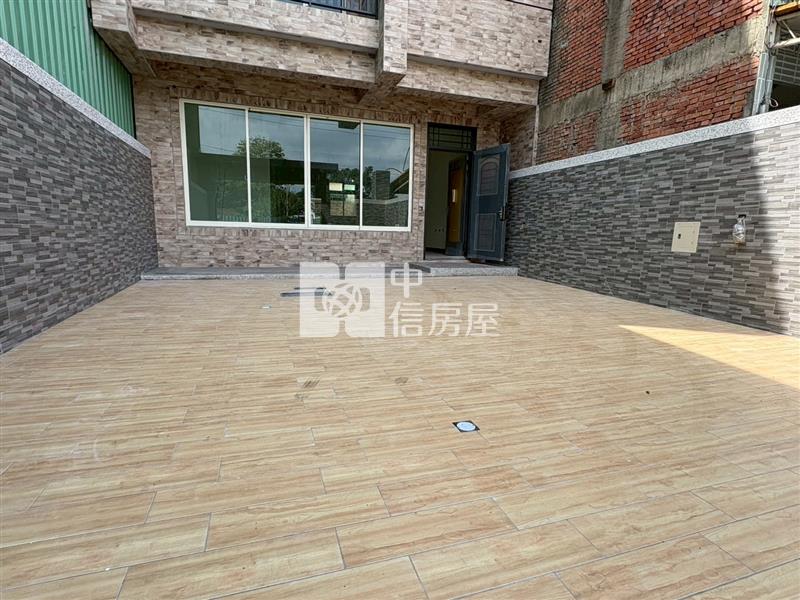 市區全新車庫別墅房屋室內格局與周邊環境
