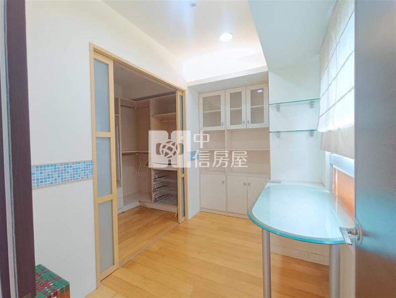 【奔馳】香榭堤景3+1房車-次頂樓採光宅房屋室內格局與周邊環境