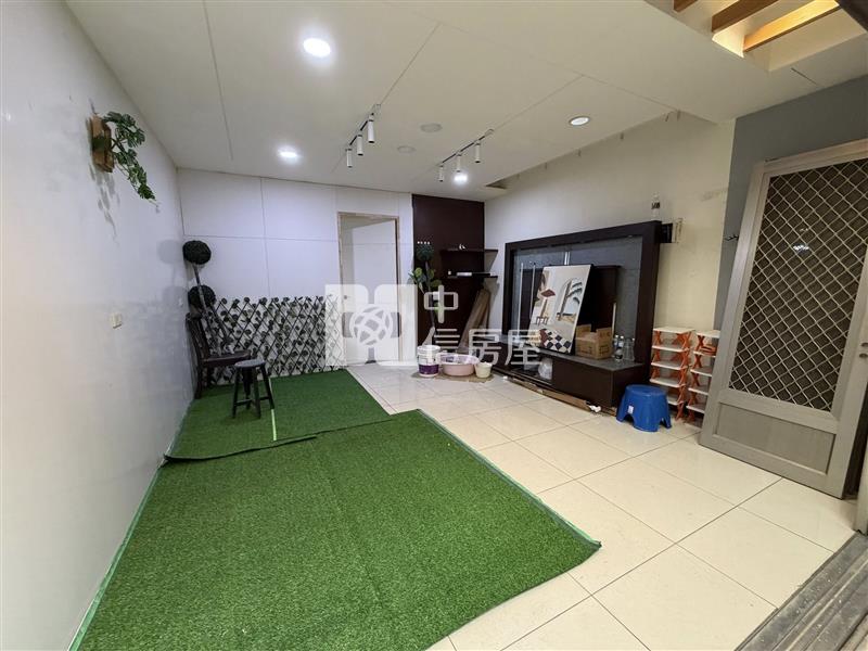 近青埔邊間透天房屋室內格局與周邊環境
