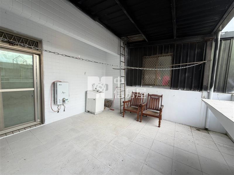 近青埔邊間透天房屋室內格局與周邊環境