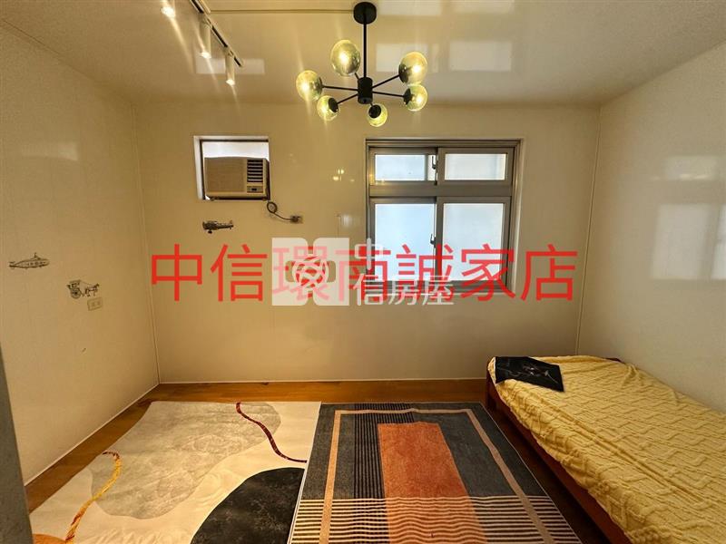 近青埔邊間透天房屋室內格局與周邊環境