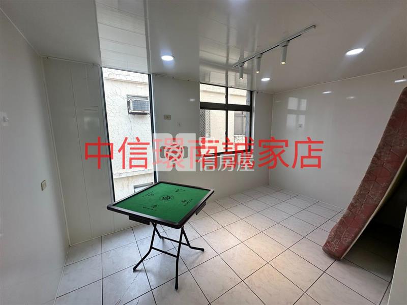 近青埔邊間透天房屋室內格局與周邊環境