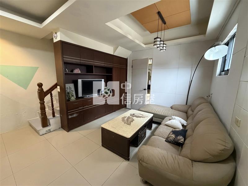 近青埔邊間透天房屋室內格局與周邊環境