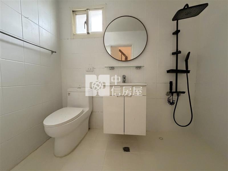 近青埔邊間透天房屋室內格局與周邊環境