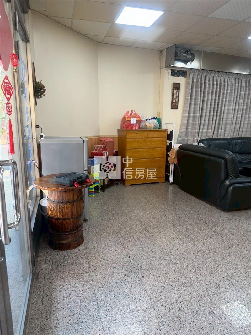 斗六後站商用黃金三角窗店面房屋室內格局與周邊環境