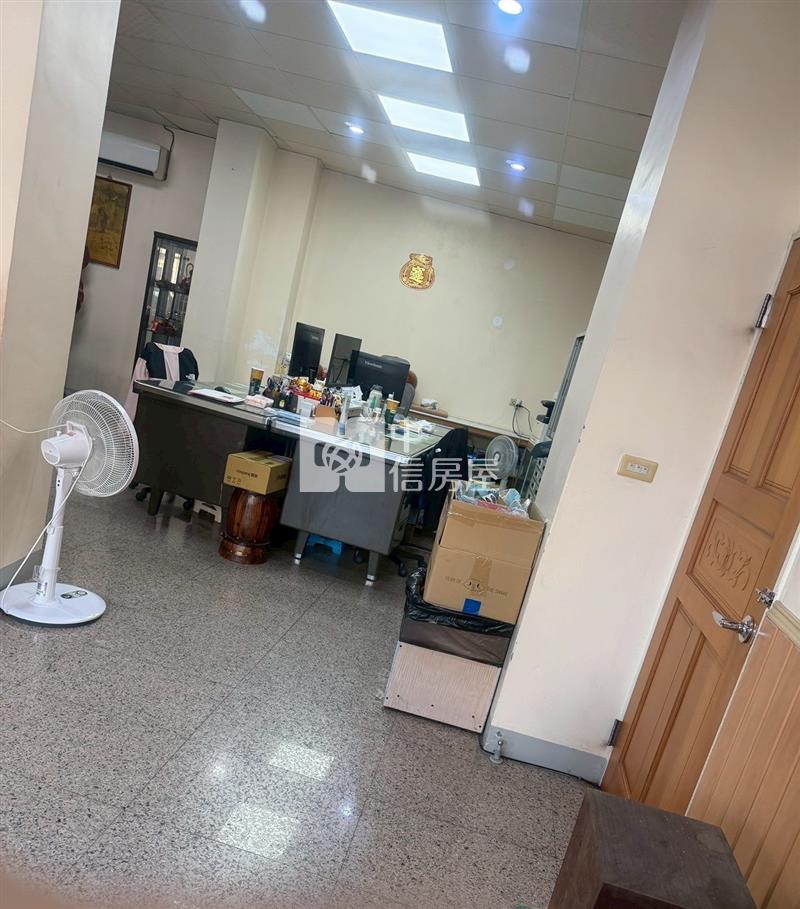 斗六後站商用黃金三角窗店面房屋室內格局與周邊環境