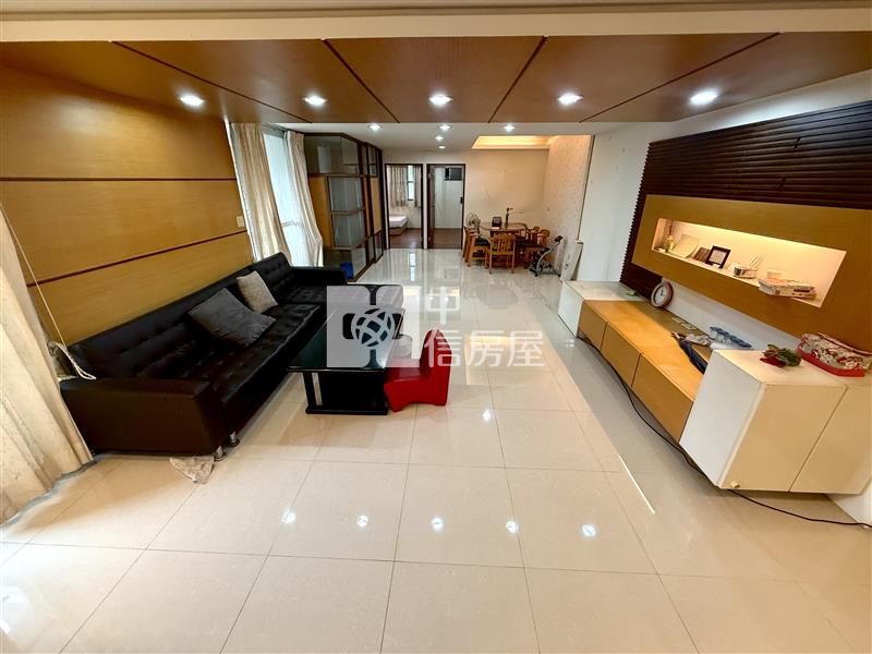 美術館|三面採光河岸三房|休旅車位房屋室內格局與周邊環境