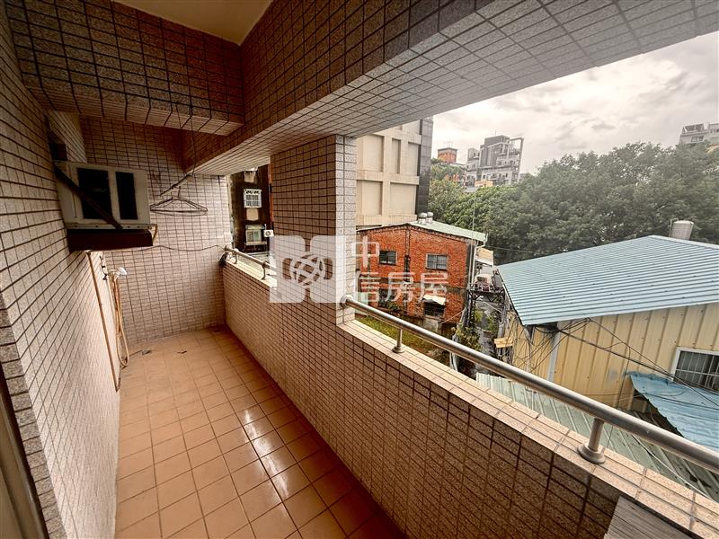美術館|三面採光河岸三房|休旅車位房屋室內格局與周邊環境