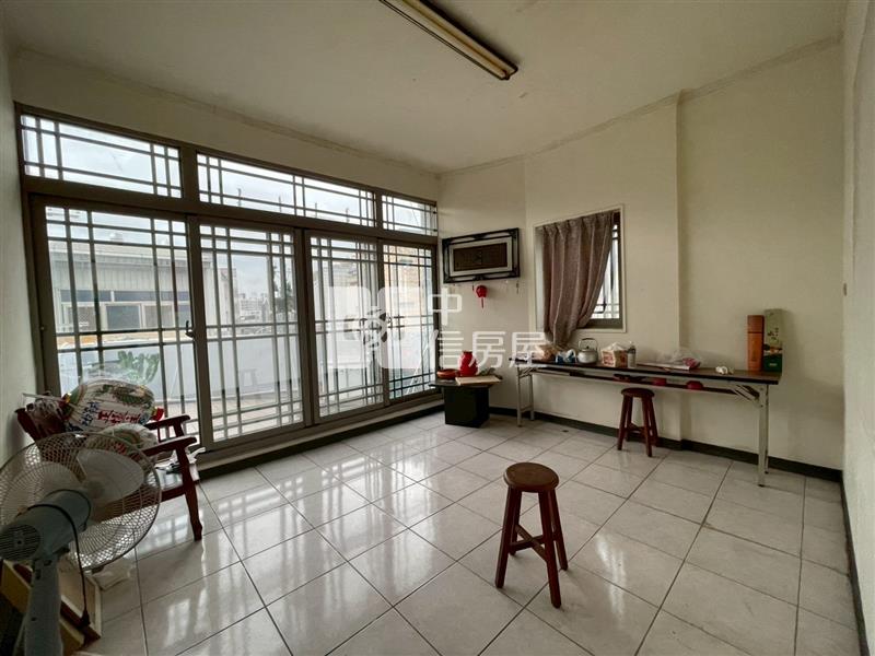 南京東街三角窗店住房屋室內格局與周邊環境