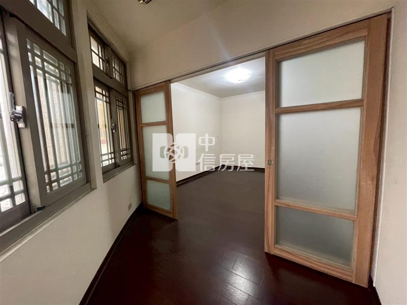 南京東街三角窗店住房屋室內格局與周邊環境
