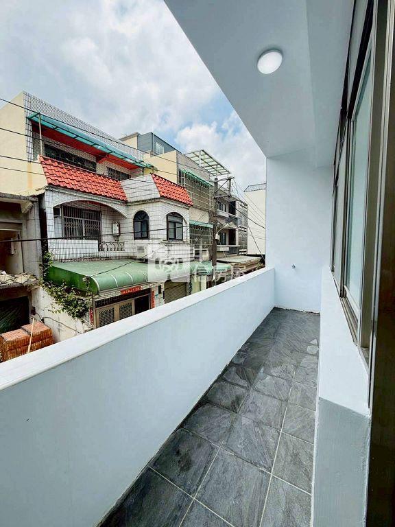 忠貞雙學區大地坪邊間透天(中信卓越團隊)房屋室內格局與周邊環境