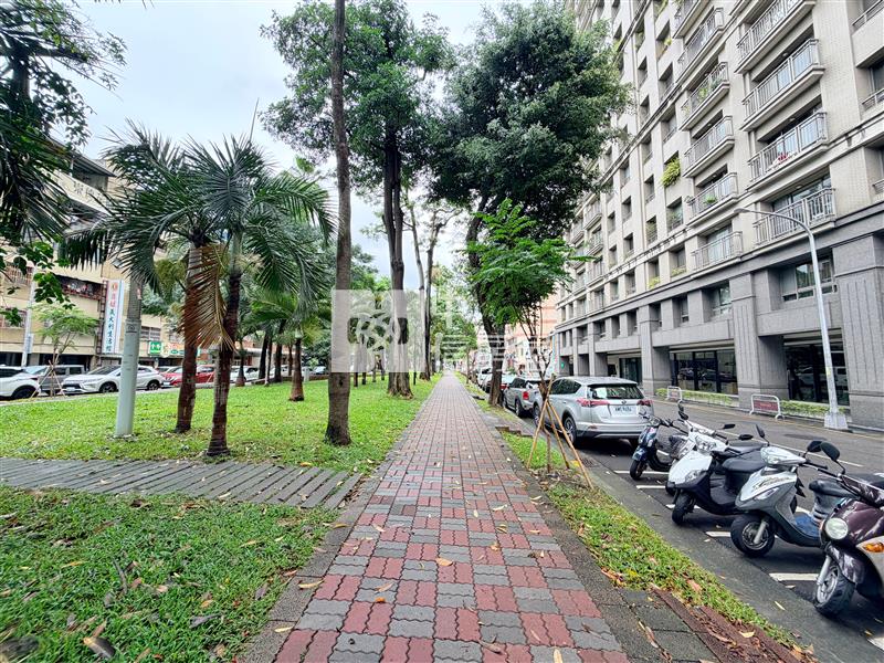 惠宇世紀願景四房車位房屋室內格局與周邊環境