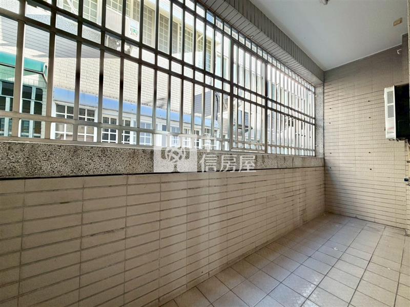 翔仁願景震後臨路透天房屋室內格局與周邊環境