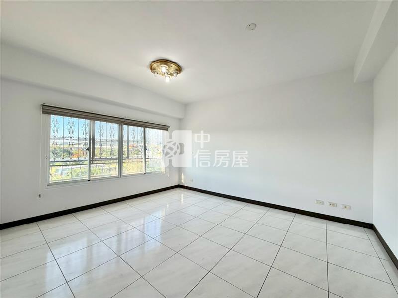 翔仁願景震後臨路透天房屋室內格局與周邊環境