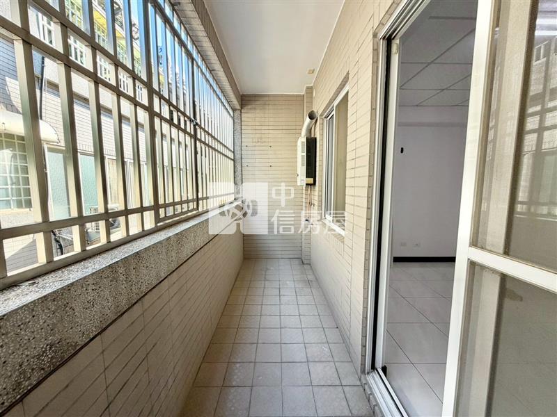 翔仁願景震後臨路透天房屋室內格局與周邊環境