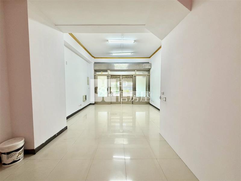 翔仁願景震後臨路透天房屋室內格局與周邊環境