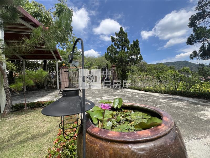 屏東房屋-坡頂的風景-旗山合法山景木屋房屋室內格局與周邊環境