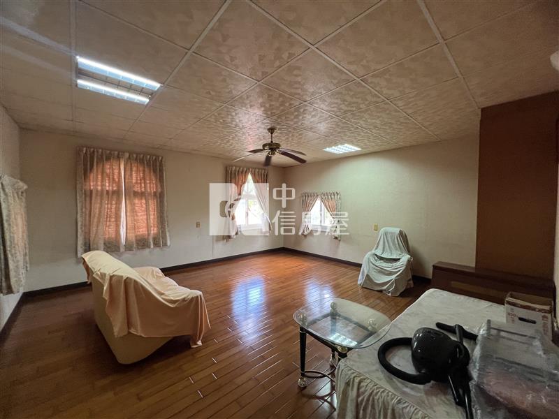 屏東房屋-坡頂的風景-旗山合法山景木屋房屋室內格局與周邊環境