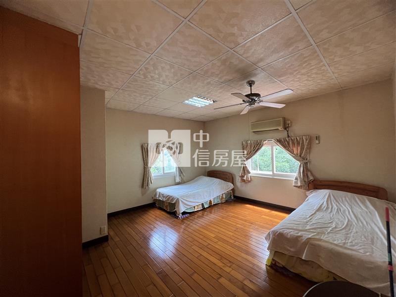 屏東房屋-坡頂的風景-旗山合法山景木屋房屋室內格局與周邊環境