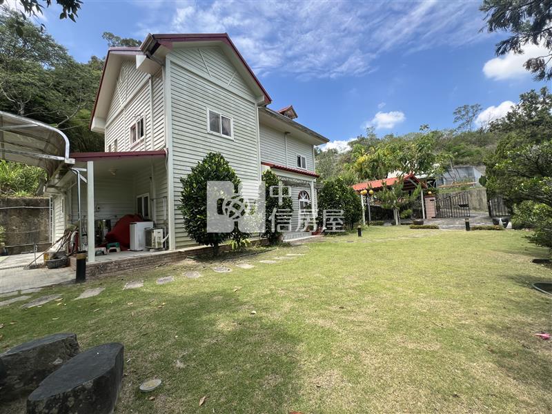屏東房屋-坡頂的風景-旗山合法山景木屋房屋室內格局與周邊環境