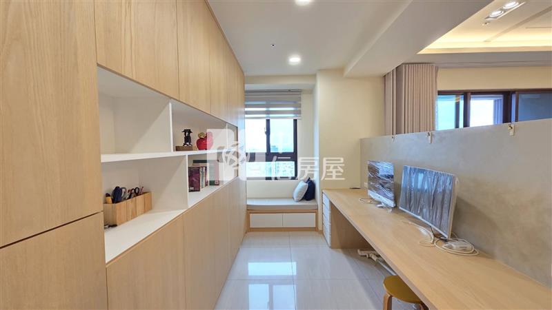 精裝修+高樓美景+雙平車優質大樓房屋室內格局與周邊環境