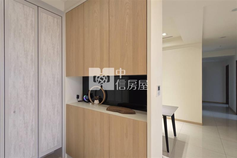 精裝修+高樓美景+雙平車優質大樓房屋室內格局與周邊環境
