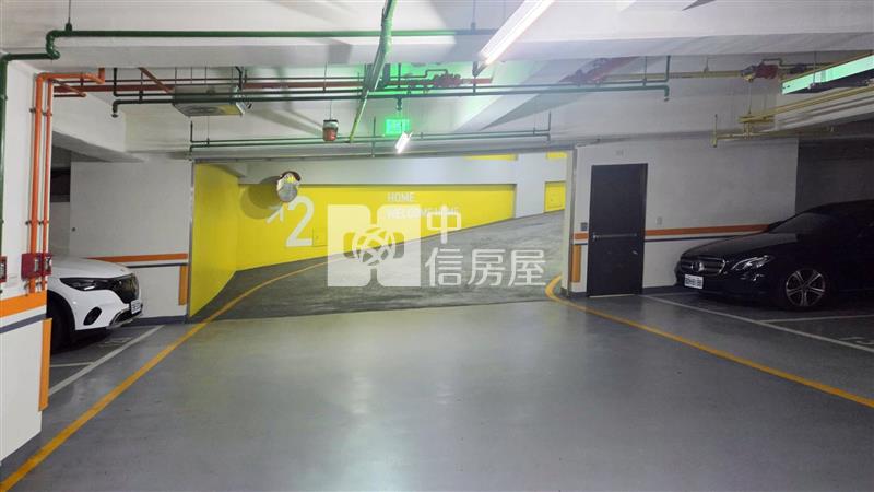 精裝修+高樓美景+雙平車優質大樓房屋室內格局與周邊環境