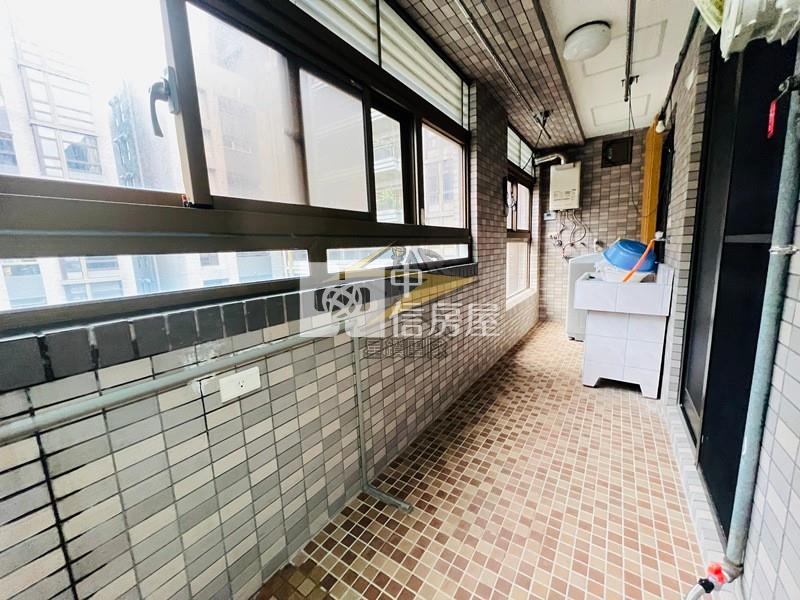 【星鑽】海華大帝君臨天下百萬裝潢3+1房雙車位房屋室內格局與周邊環境