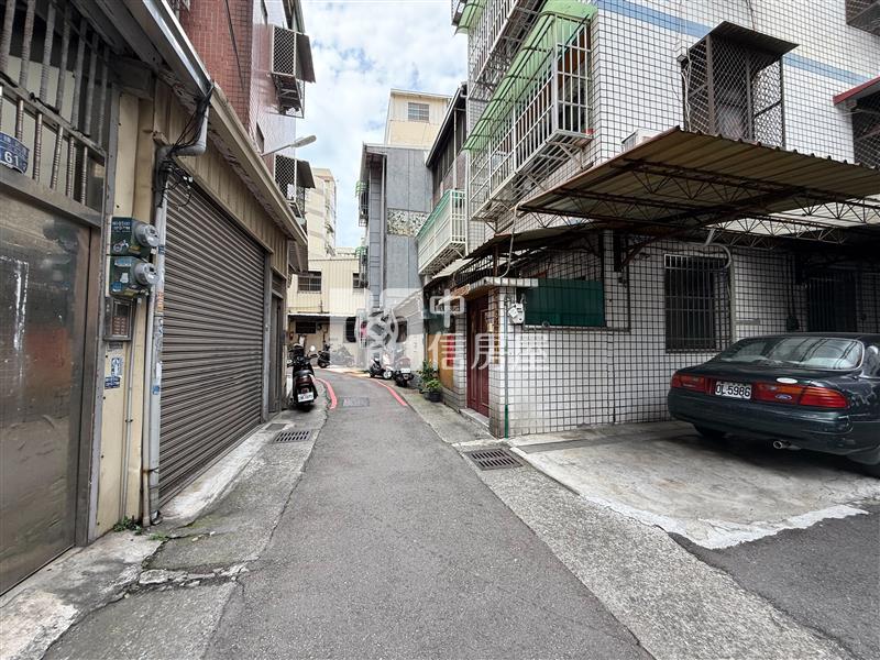 東區秀泰收租透套房屋室內格局與周邊環境