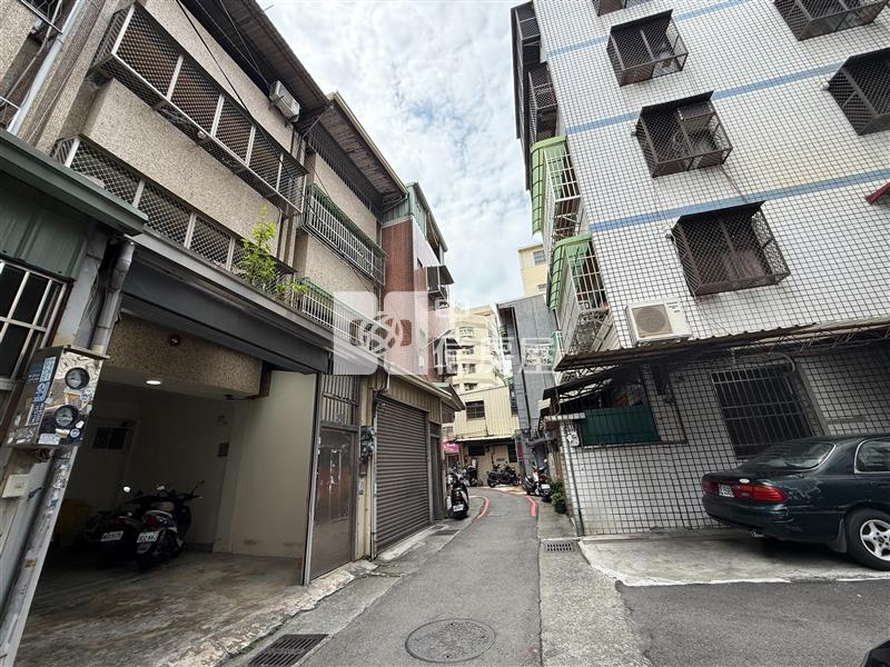 東區秀泰收租透套房屋室內格局與周邊環境