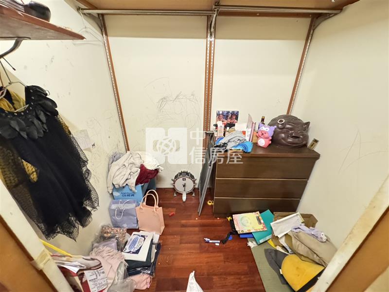 龍興國中.龍岡森林公園14米大面寬可雙車透天房屋室內格局與周邊環境