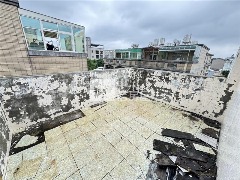 龍興國中.龍岡森林公園14米大面寬可雙車透天房屋室內格局與周邊環境
