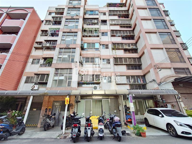 水湳愛買旁大面寬店住房屋室內格局與周邊環境