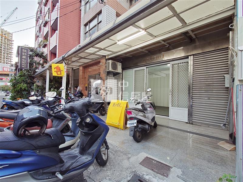 水湳愛買旁大面寬店住房屋室內格局與周邊環境