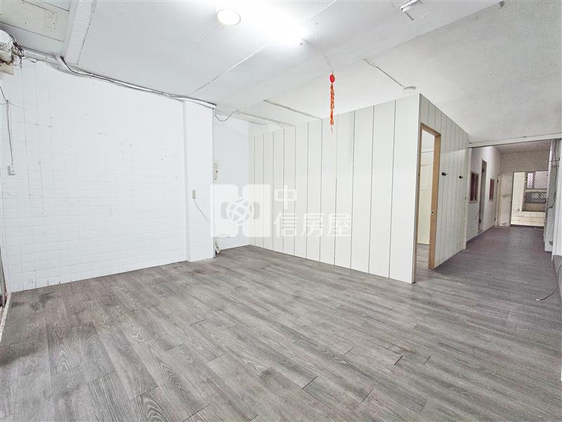 水湳愛買旁大面寬店住房屋室內格局與周邊環境